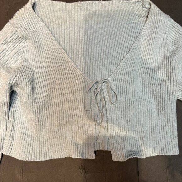 White V-Neck Knit Cropped Sweater – Tie-Front Style, Women’s- Size M - Picture 2 of 6